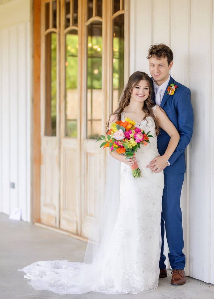 Wedding photo with white dress and flowers